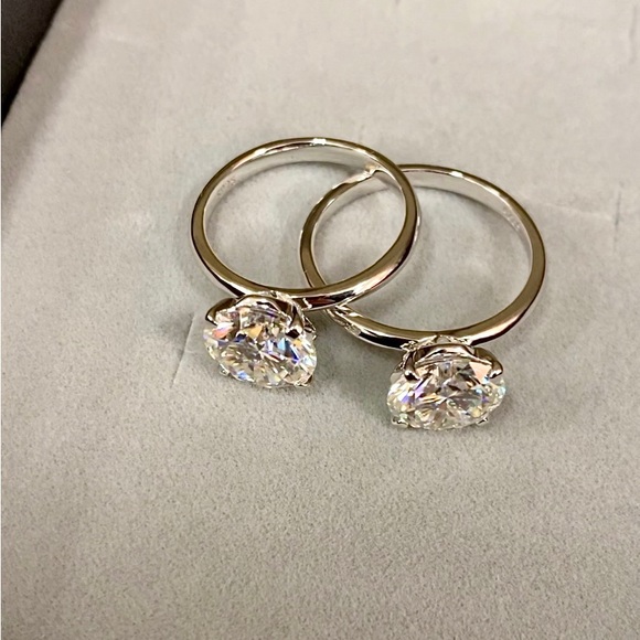 4 Carat Round Cut Moissanite Engagement Ring VVS1, Brand New - Picture 5 of 6